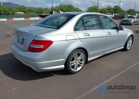 2013 Mercedes-Benz C 250 Sport из США, поврежденный, VIN WDDGF4HB5DA780769